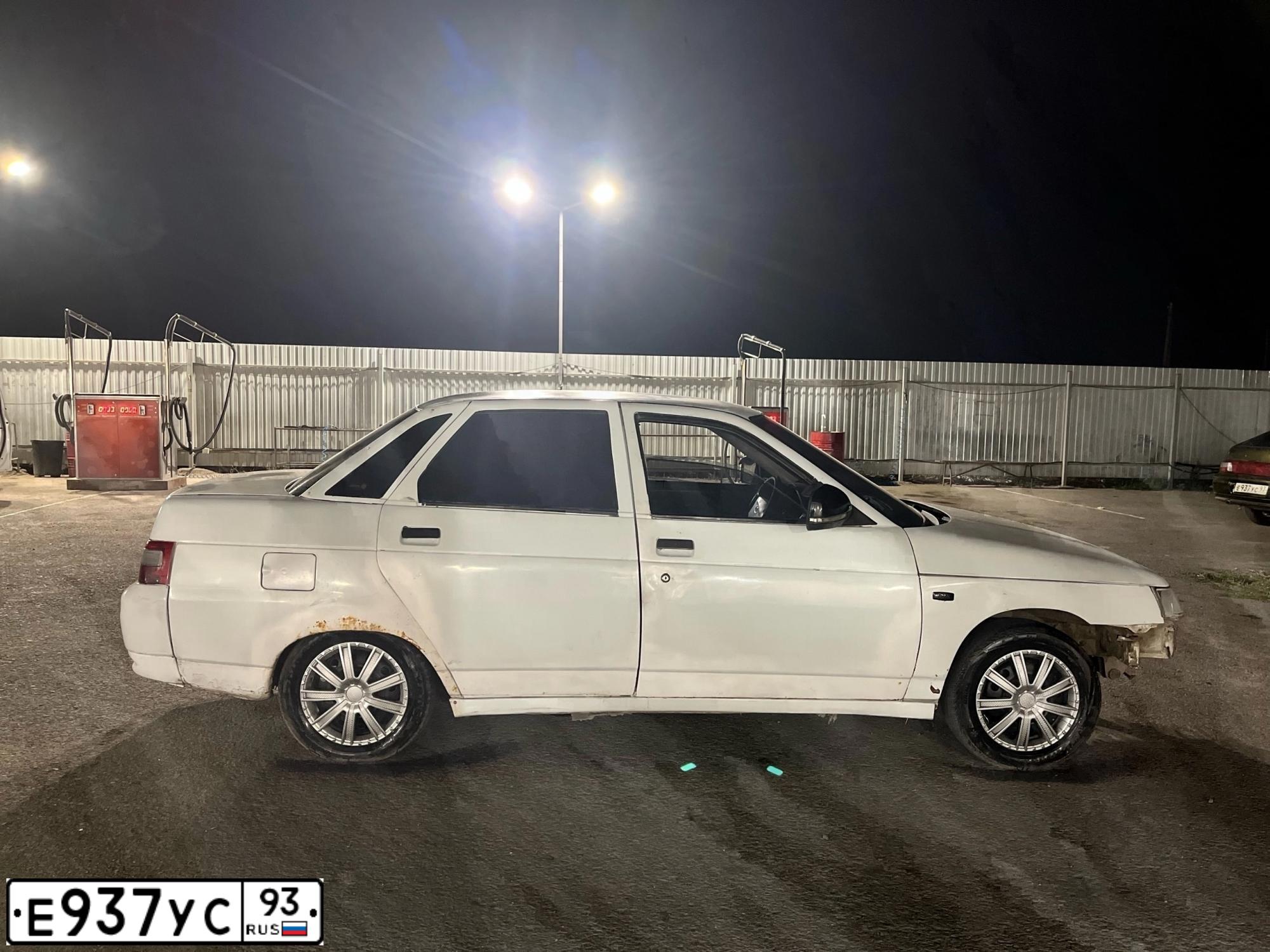 Фото автомобиля LADA 2112, 2006 — госномер Е937УС93. Цвет: ЗОЛОТИСТО-ТЕМНО ЗЕЛЕНЫЙ