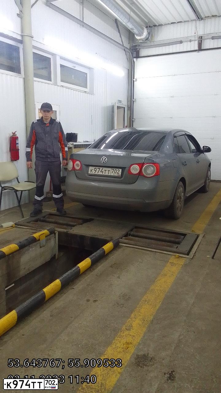 Фото автомобиля VOLKSWAGEN JETTA, 2010 — госномер О712АМ702. Цвет: ТЕМНО-СЕРЫЙ
