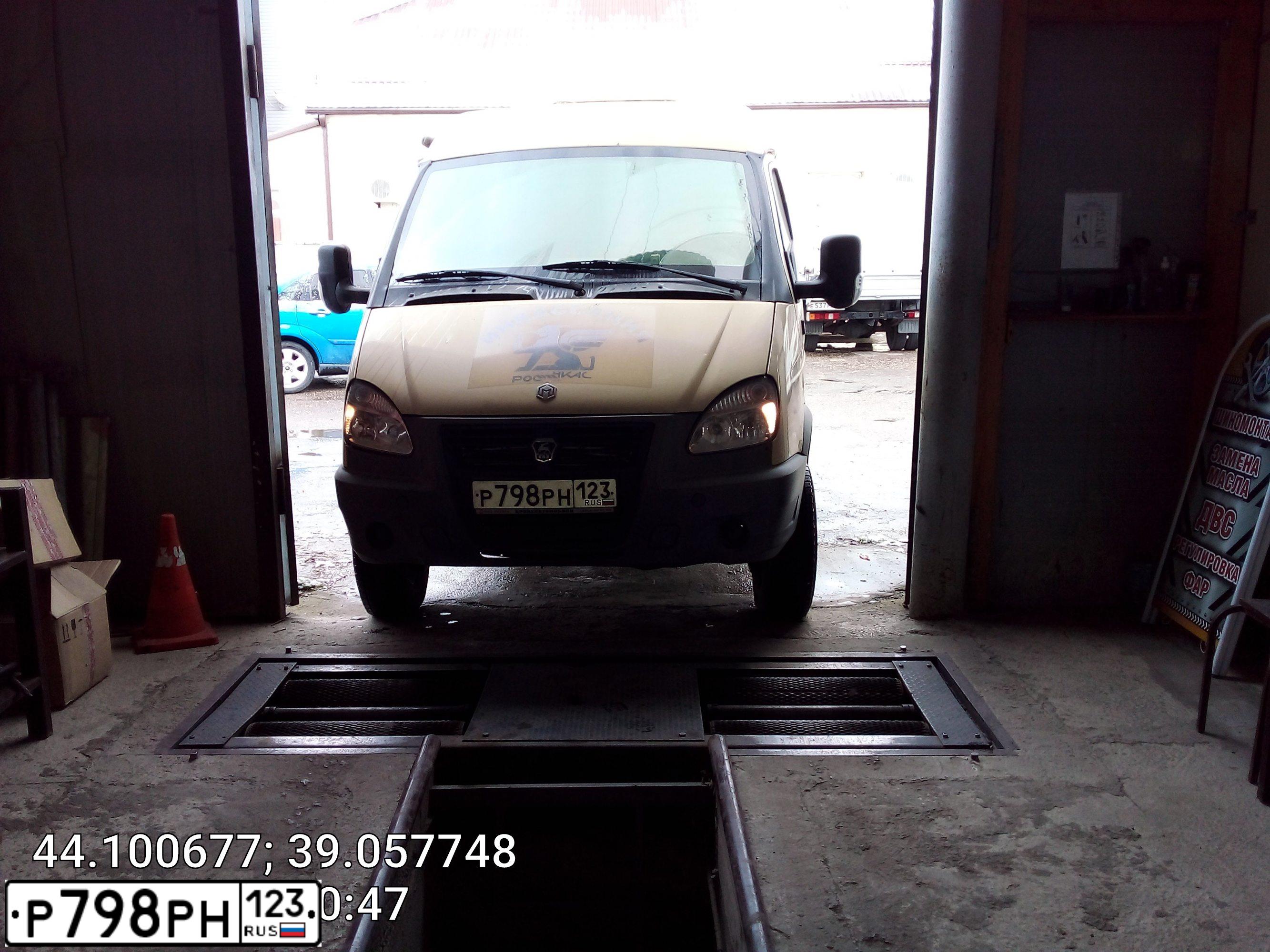 Фото автомобиля GAZ 2752 SOBOL, 2014 — госномер Р798РН123. Цвет: ПЕСОЧНЫЙ