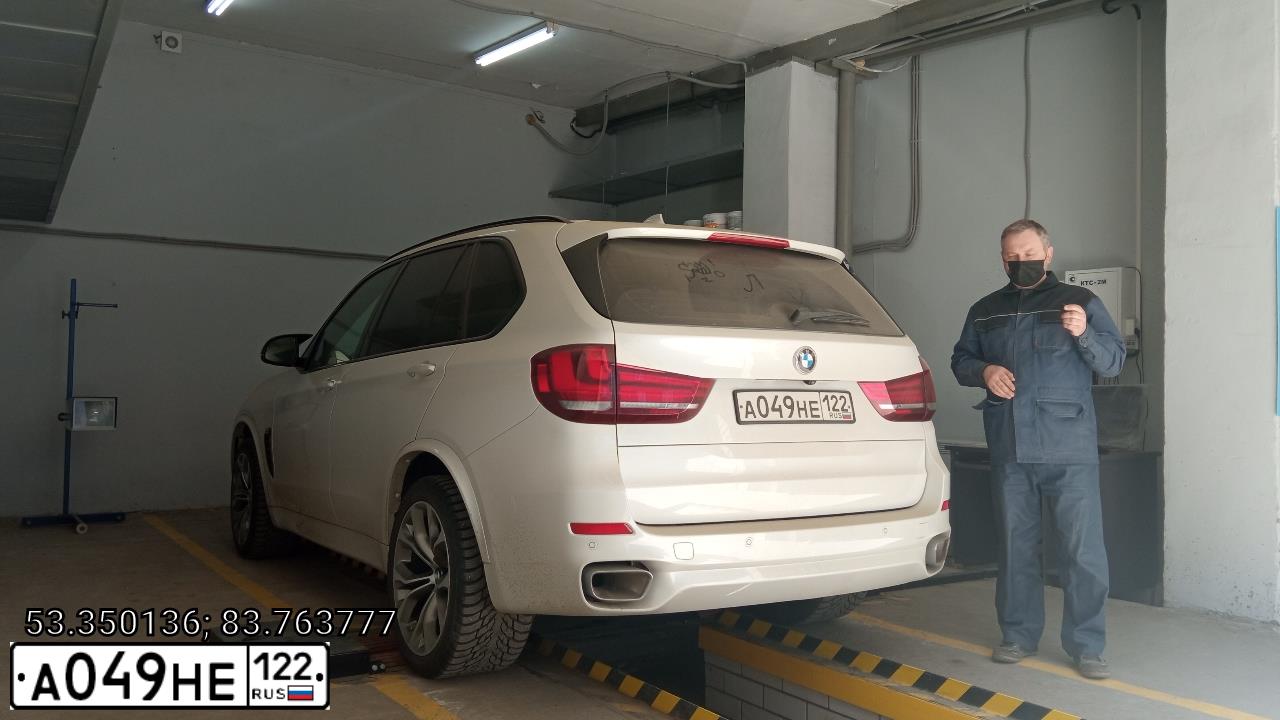 Фото автомобиля BMW X5, 2018 — госномер А049НЕ122. Цвет: БЕЛЫЙ МЕТАЛЛИК