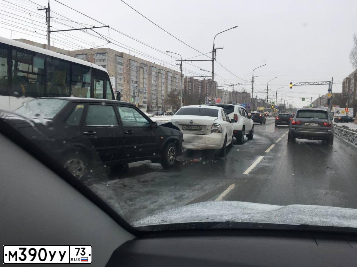 Фото автомобиля VOLKSWAGEN POLO, 2014 — госномер М390УУ73. Цвет: Белый