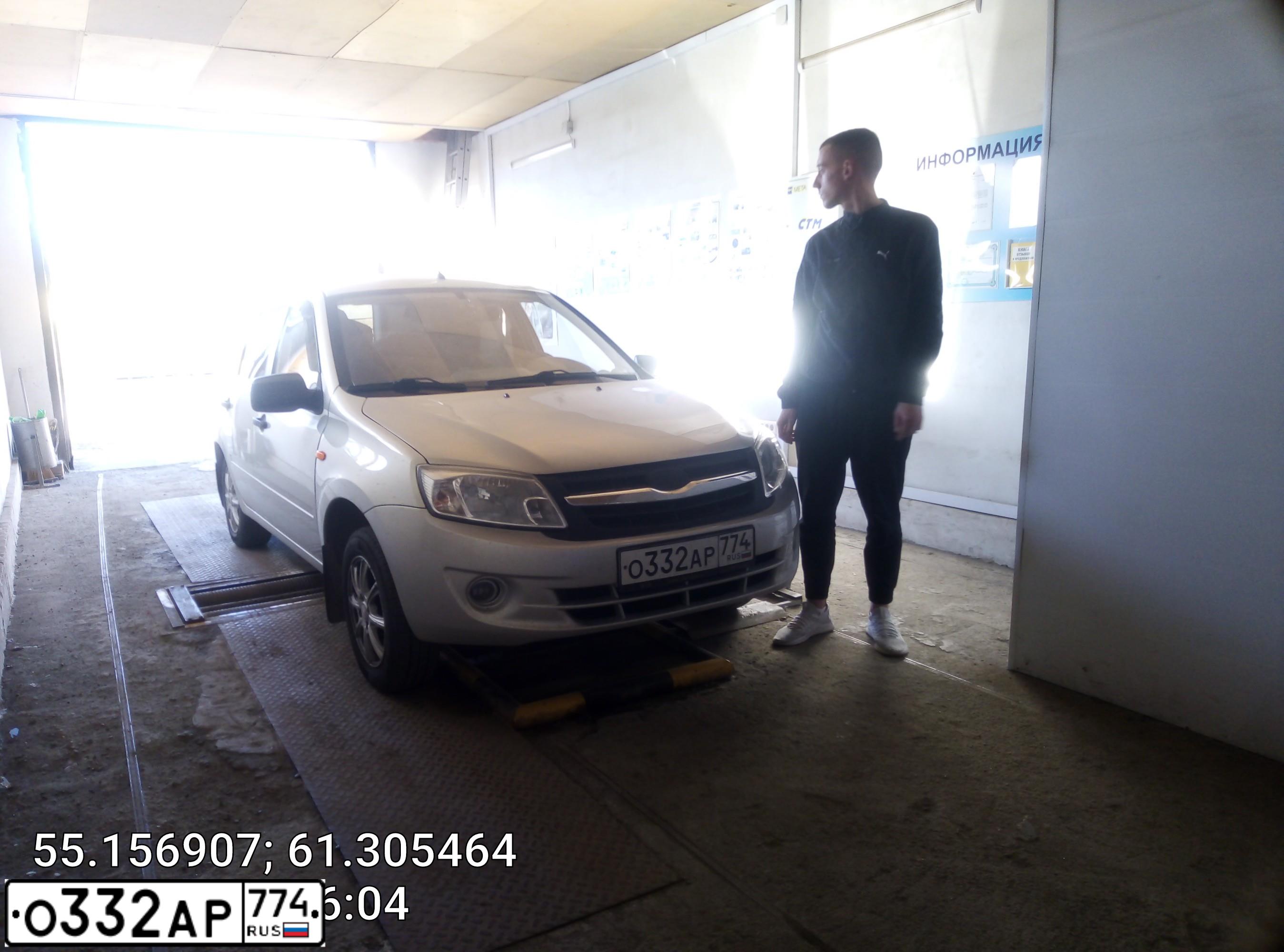 Фото автомобиля LADA GRANTA, 2013 — госномер М744ХЕ774. Цвет: Серебристый