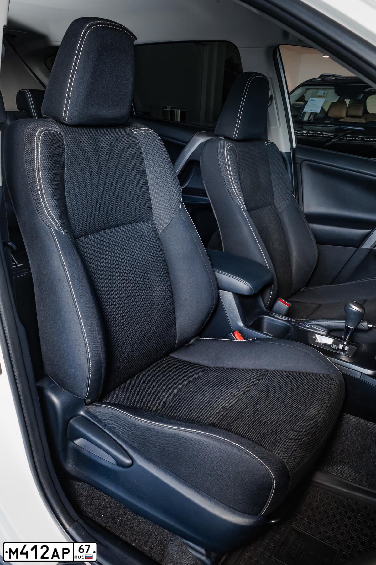 Фото автомобиля TOYOTA RAV4, 2015 — госномер Е019ЕВ977. Цвет: Белый