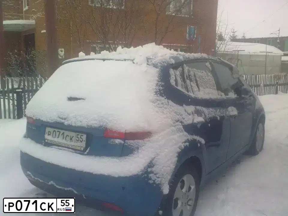 Фото автомобиля KIA VENGA, 2011 — госномер Р071СК55. Цвет: голубой