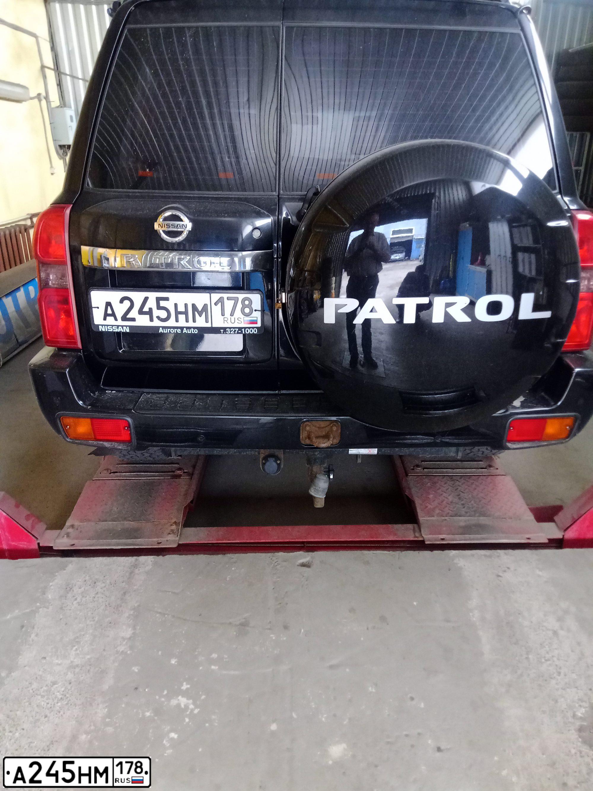 Фото автомобиля NISSAN PATROL, 2009 — госномер А245НМ178. Цвет: ЧЕРНЫЙ