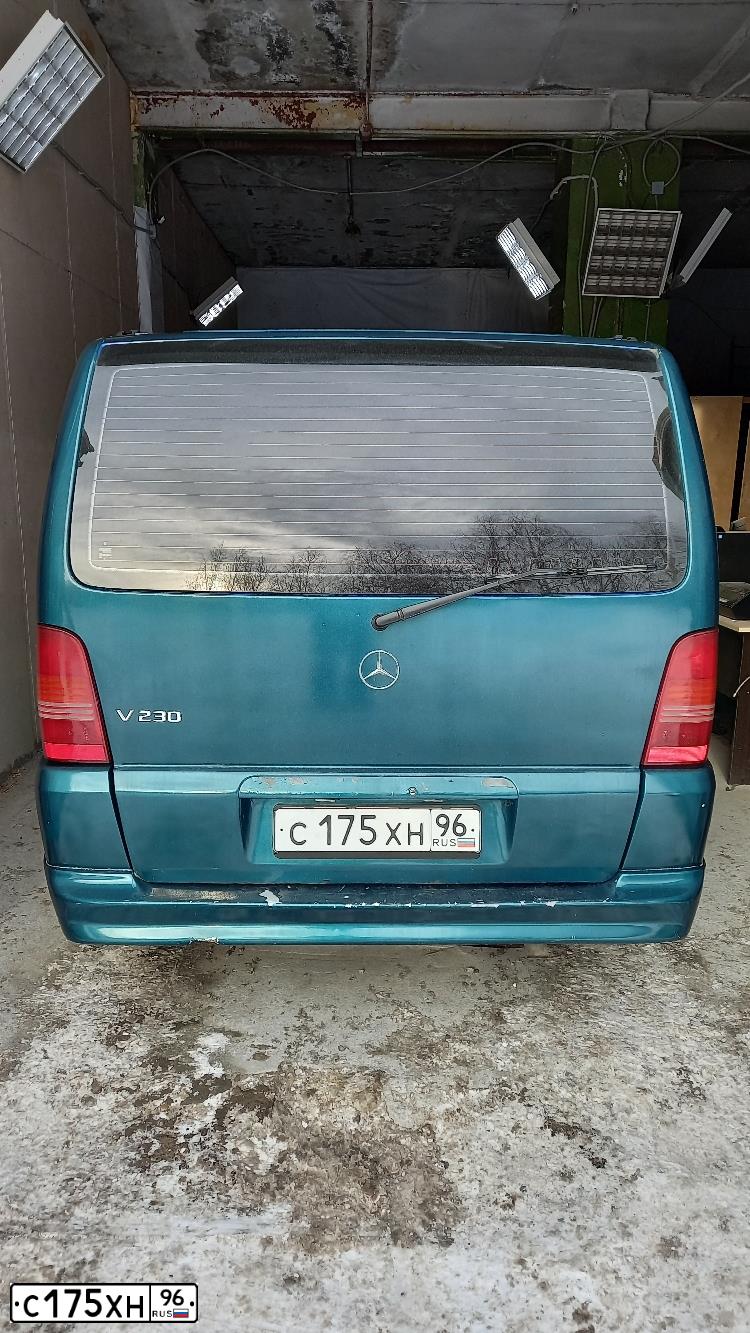 Фото автомобиля MERCEDES V-KLASSE, 1997 — госномер А080УУ196. Цвет: сине-зеленый
