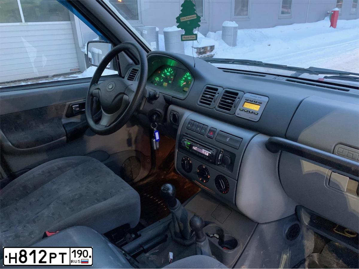 Фото автомобиля UAZ 3163 PATRIOT, 2012 — госномер С276УР58. Цвет: АВАНТЮРИН МЕТАЛЛИК