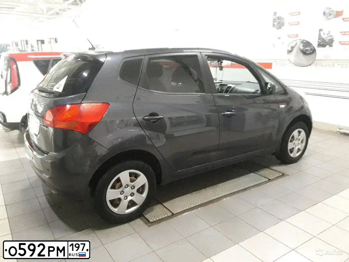 Фото автомобиля KIA VENGA, 2011 — госномер Н336КВ799. Цвет: Серый