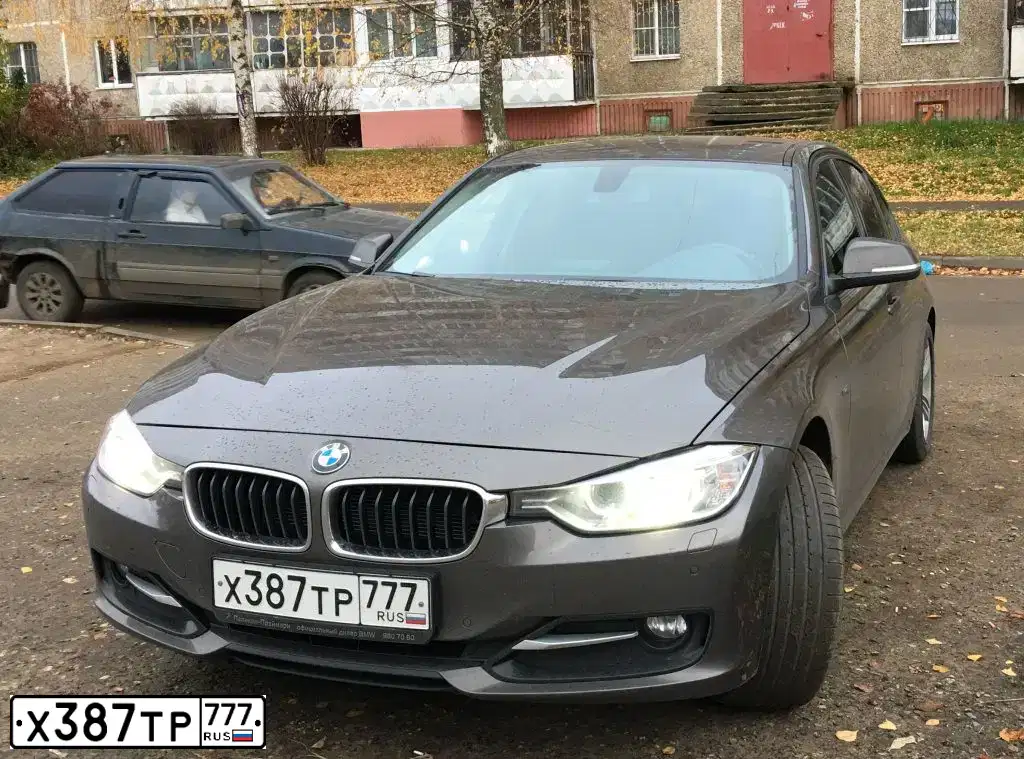 Фото автомобиля BMW 320D, 2013 — госномер Т564КХ76. Цвет: Коричневый
