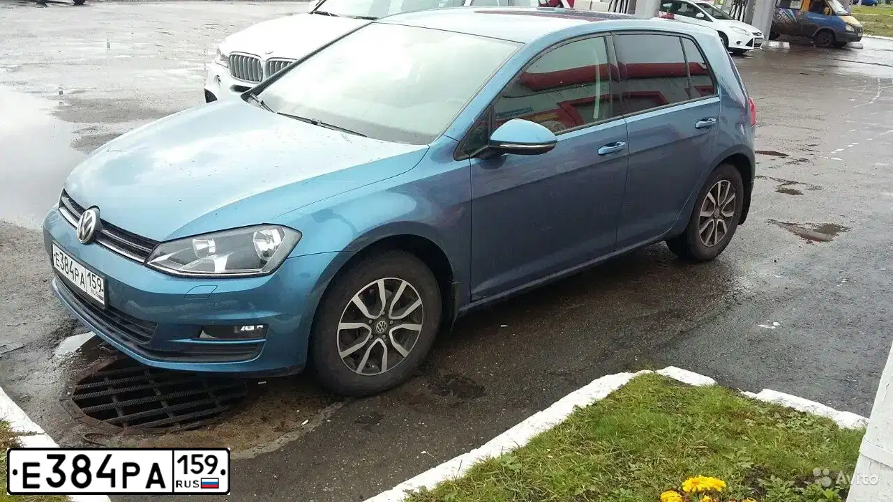 Фото автомобиля VOLKSWAGEN GOLF, 2014 — госномер Е384РА159. Цвет: ГОЛУБОЙ