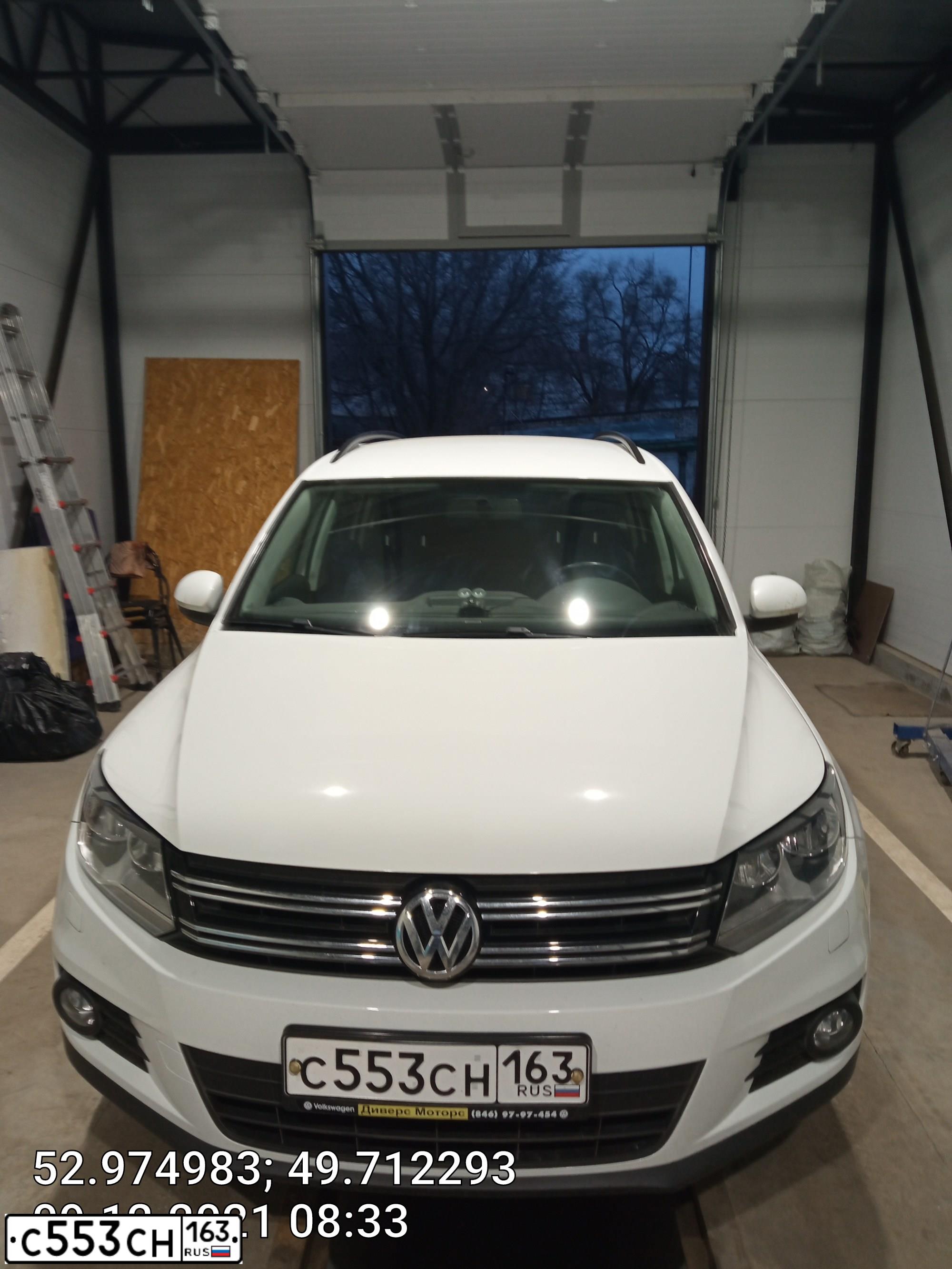 Фото автомобиля VOLKSWAGEN TIGUAN, 2014 — госномер С553СН163. Цвет: Белый