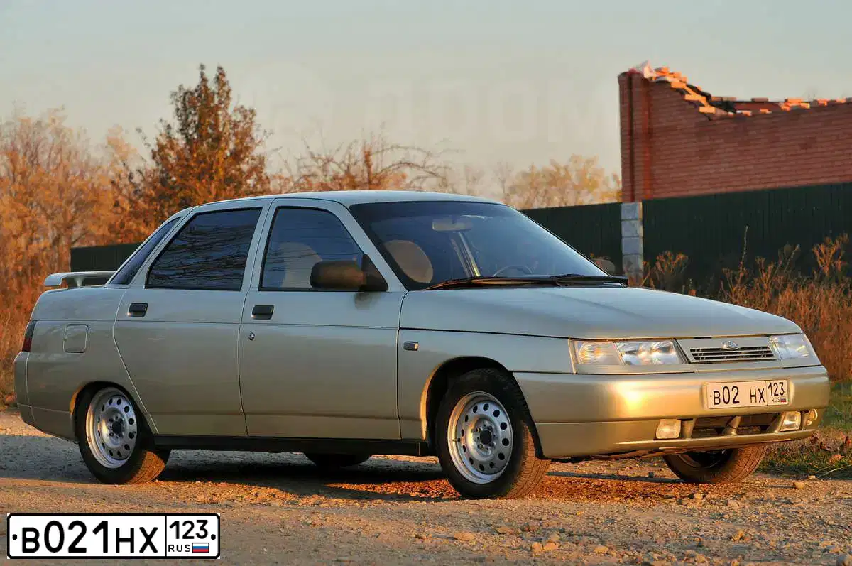 Фото автомобиля HYUNDAI I40, 2014 — госномер В021НХ123. Цвет: БЕЛЫЙ