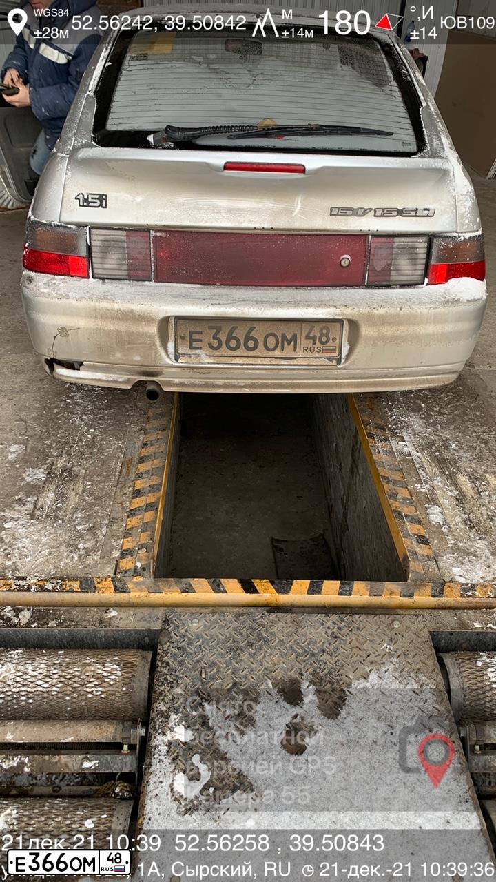 Фото автомобиля LADA 2112, 2001 — госномер У614ЕА48. Цвет: Светло-серебристый металик