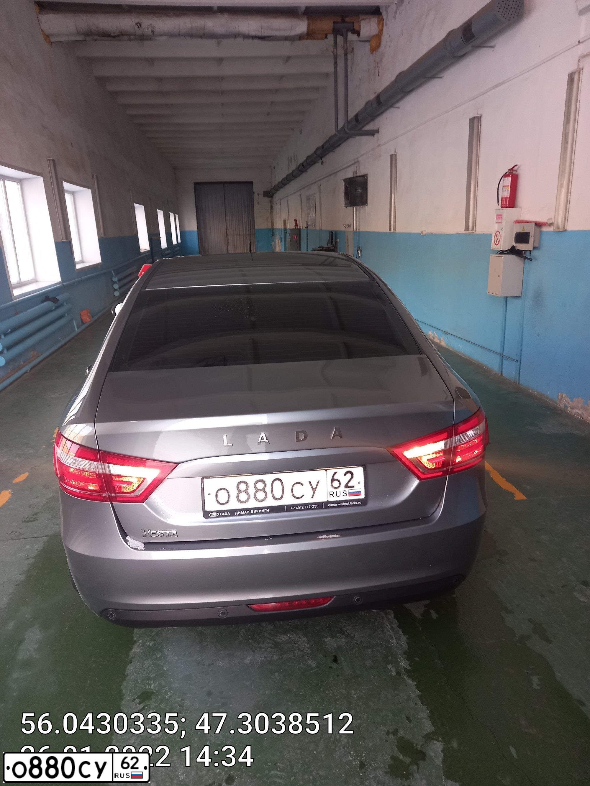 Фото автомобиля LADA VESTA, 2017 — госномер К274ХТ21. Цвет: СЕРЫЙ