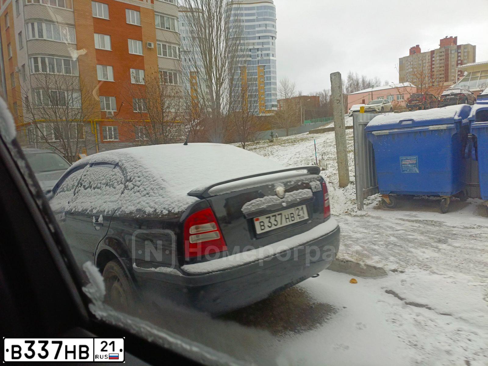Фото автомобиля SKODA OCTAVIA, 2008 — госномер В337НВ21. Цвет: ЧЕРНЫЙ