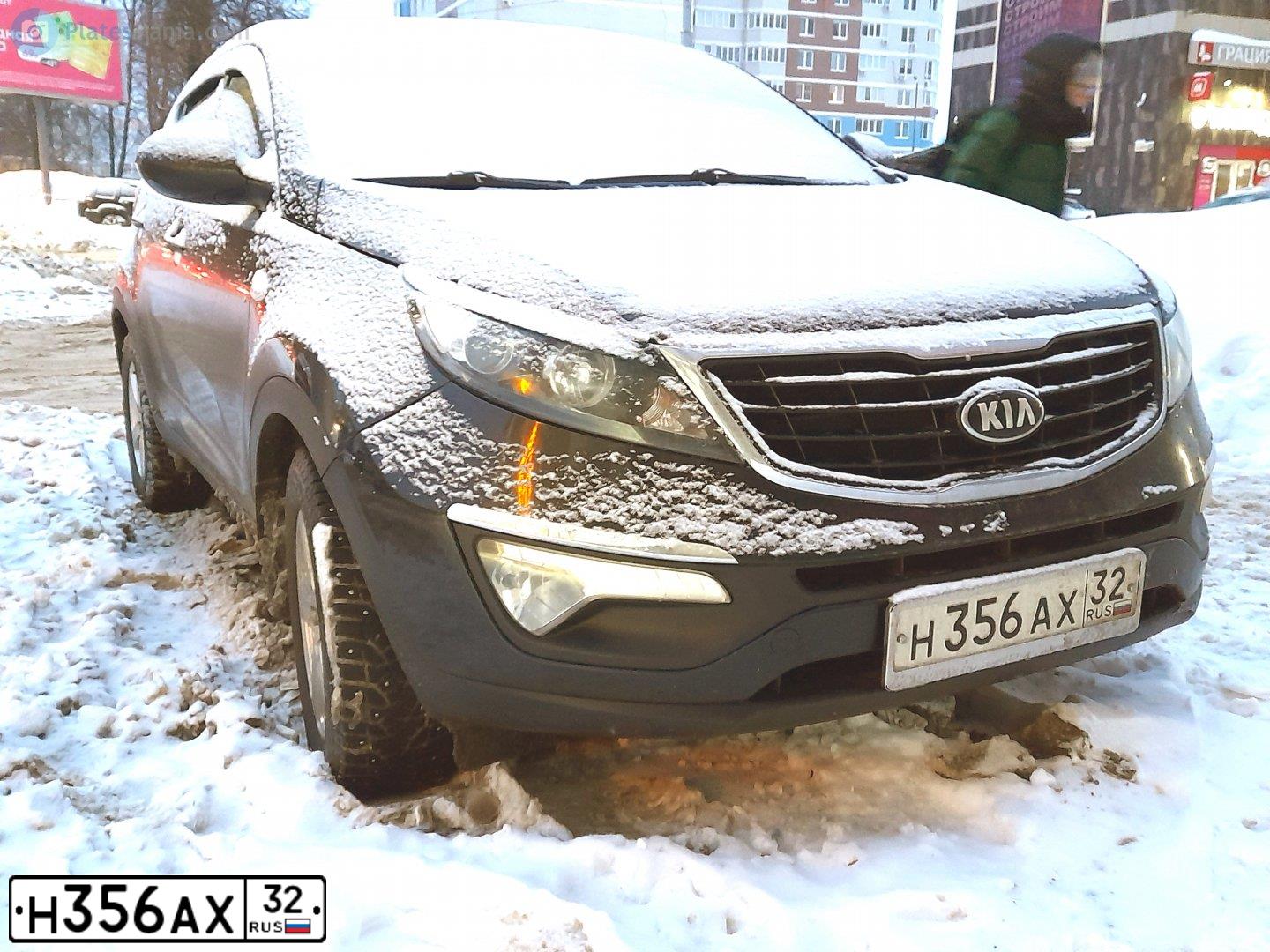 Фото автомобиля KIA SPORTAGE, 2015 — госномер Н356АХ32. Цвет: ЧЕРНЫЙ ПЕРЛАМУТР