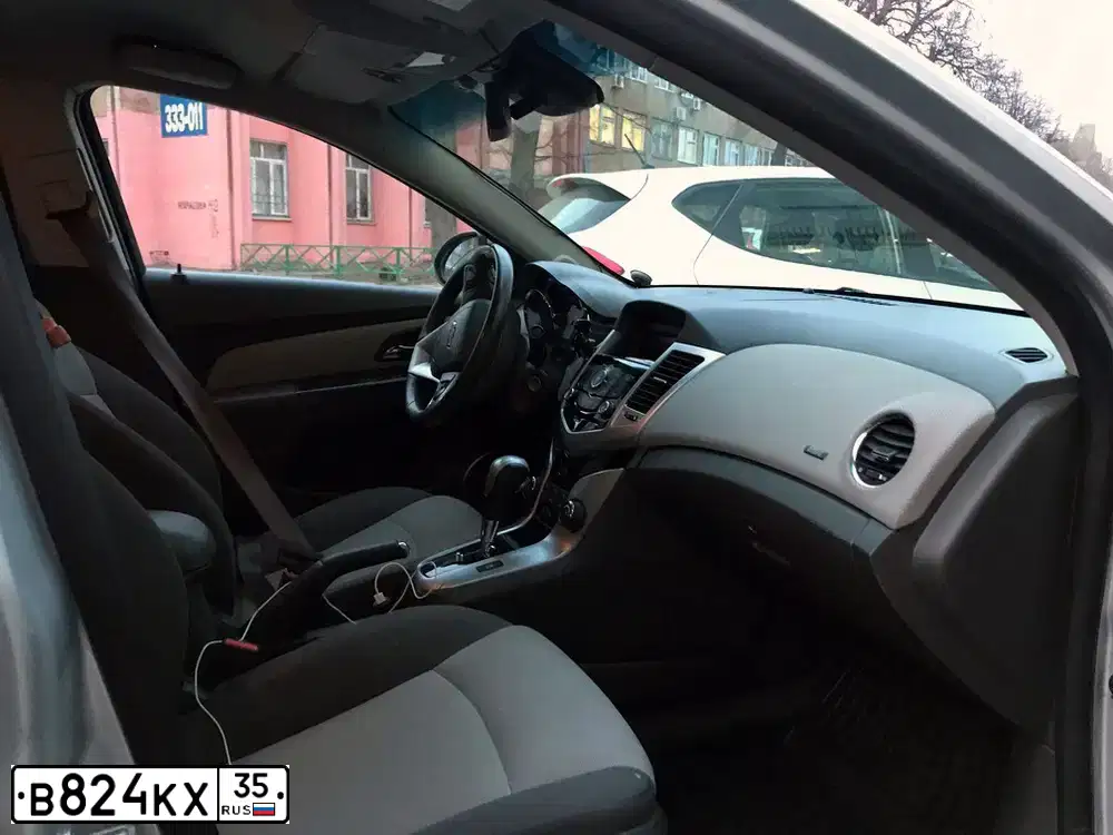 Фото автомобиля CHEVROLET CRUZE, 2010 — госномер В824КХ35. Цвет: СЕРЕБРИСТЫЙ МЕТАЛЛИК