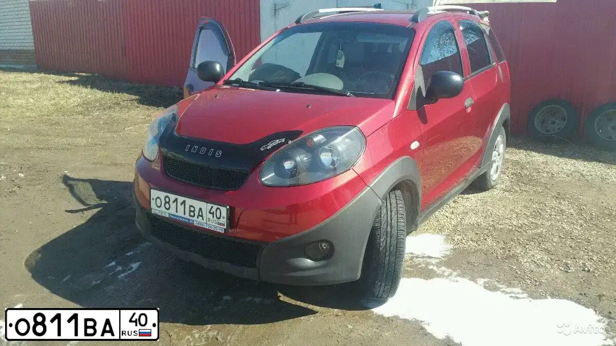 Фото автомобиля CHERY INDIS /S18/, 2012 — госномер О811ВА40. Цвет: Красный