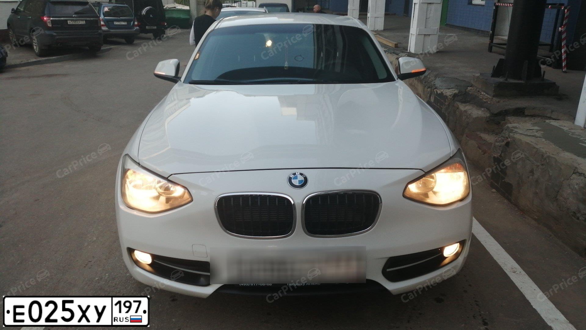 Фото автомобиля BMW W SERIE 1, 2012 — госномер М228МН134. Цвет: Белый