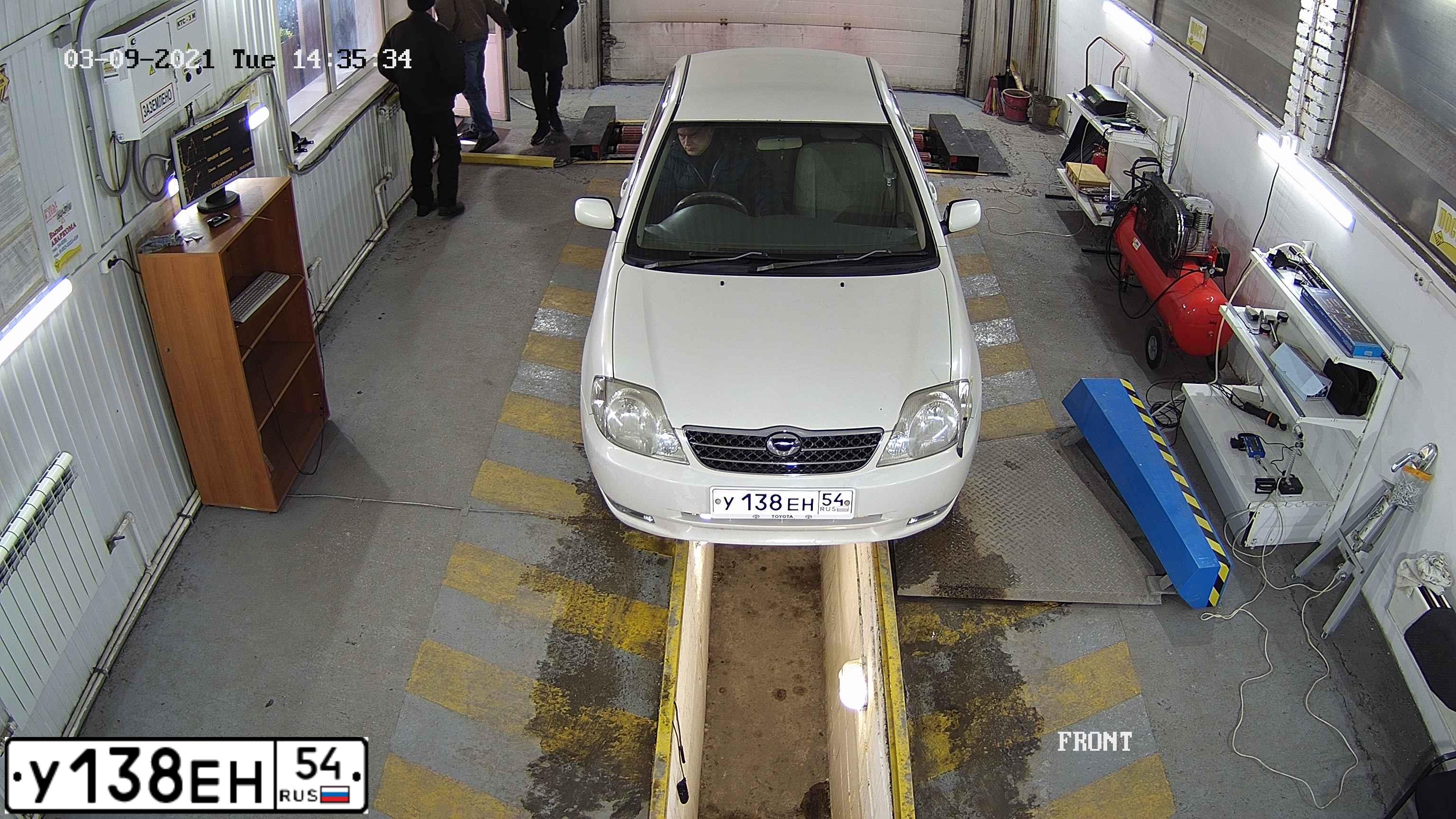 Фото автомобиля TOYOTA COROLLA, 2000 — госномер У138ЕН54