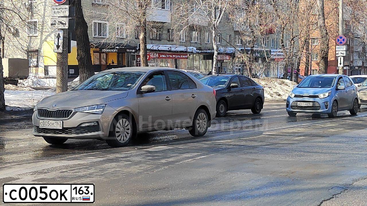 Фото автомобиля KIA RIO, 2018 — госномер Е594ВТ763. Цвет: Белый