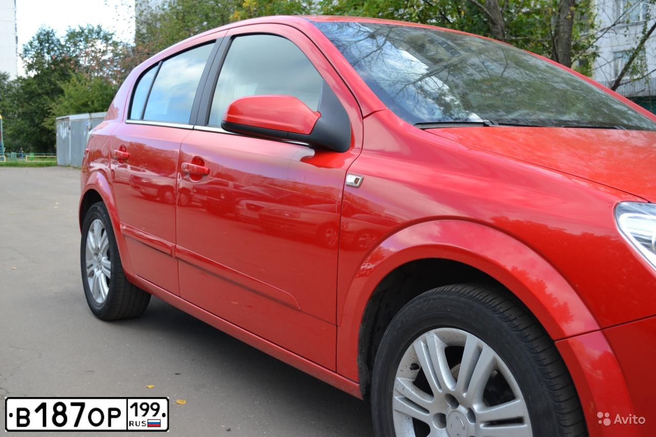 Фото автомобиля OPEL ASTRA, 2008 — госномер В187ОР199. Цвет: Красный