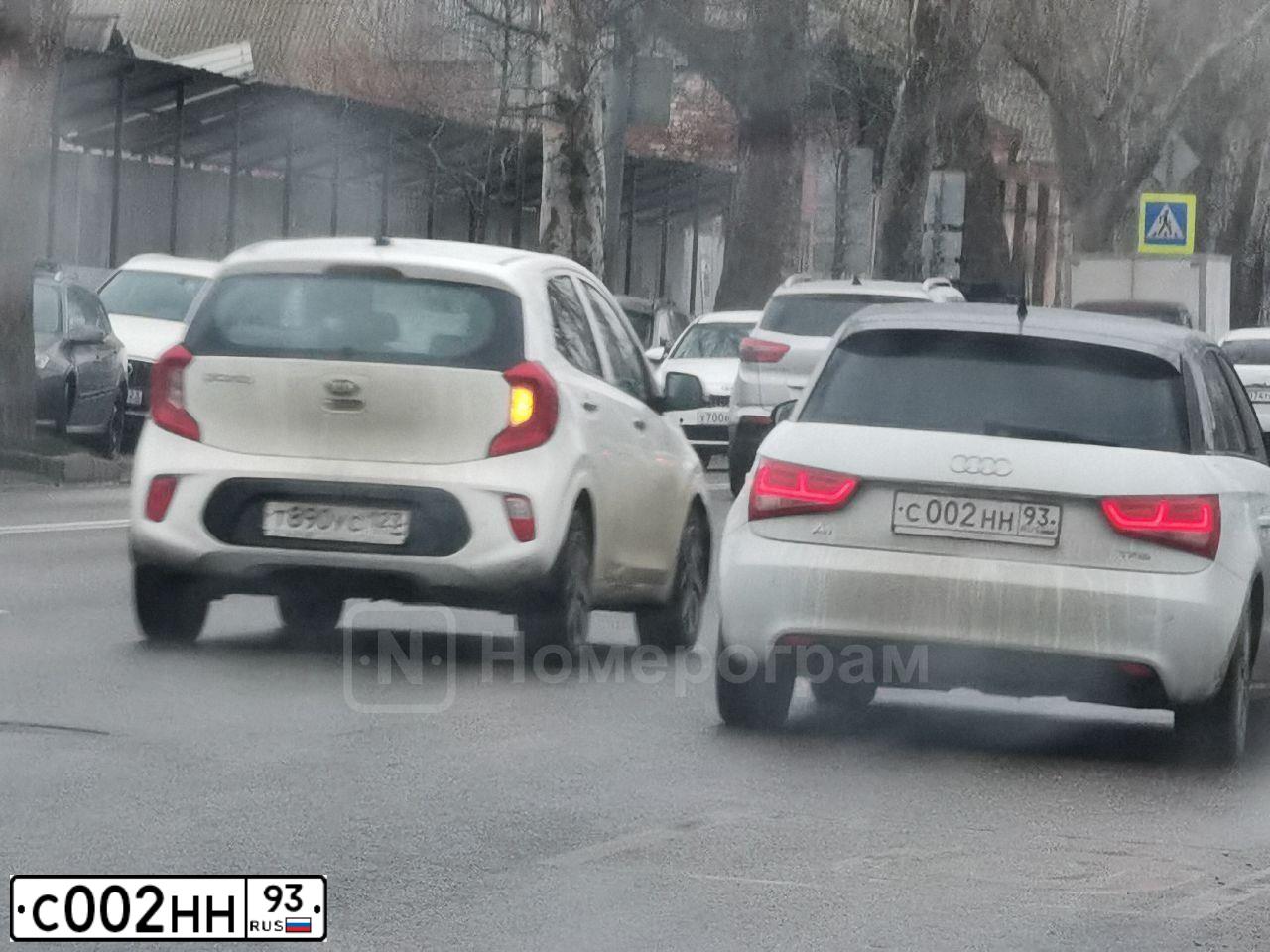 Фото автомобиля HUMMER H2, 2006 — госномер Н432ЕЕ95. Цвет: ЧЕРНЫЙ