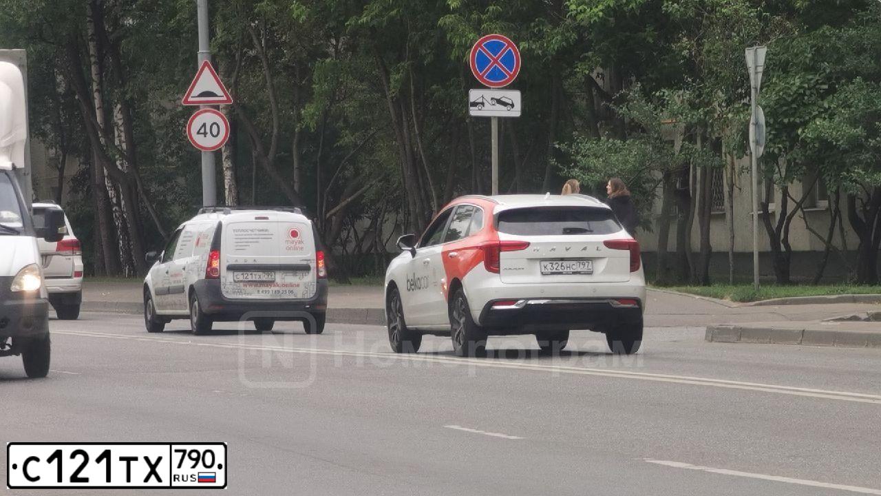 Фото автомобиля SKODA OCTAVIA, 2012 — госномер Т338ТТ190. Цвет: ЖЕЛТЫЙ