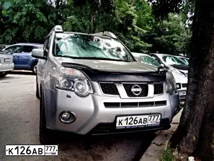 Фото автомобиля NISSAN X-TRAIL, 2013 — госномер К500ВТ136. Цвет: СЕРЕБРИСТЫЙ