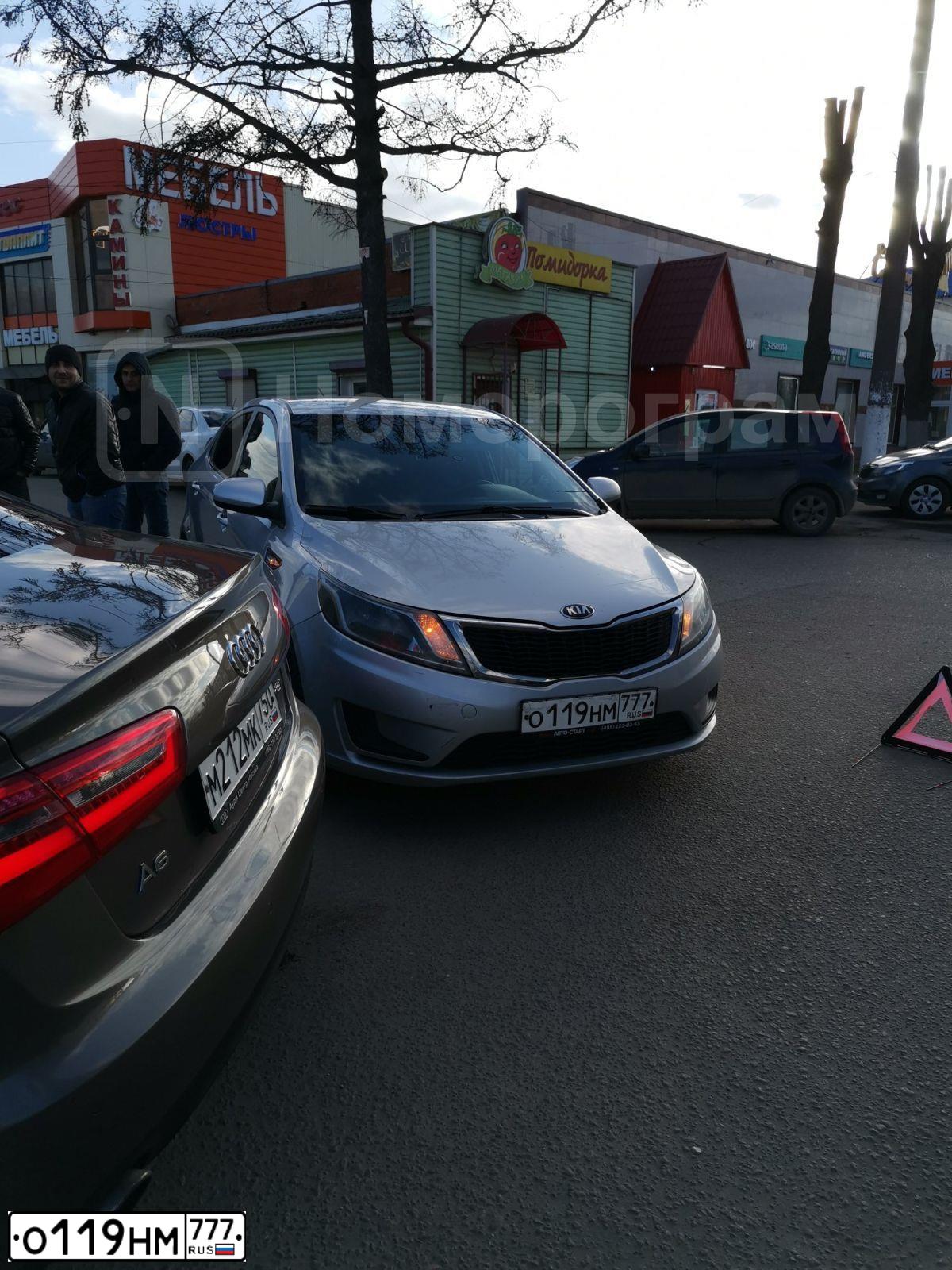 Фото автомобиля KIA RIO, 2014 — госномер У988МК48. Цвет: СЕРЕБРИСТЫЙ
