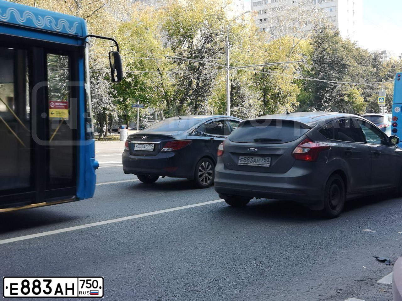 Фото автомобиля FORD FOCUS, 2013 — госномер У586НС71. Цвет: СЕРО-КОРИЧНЕВЫЙ