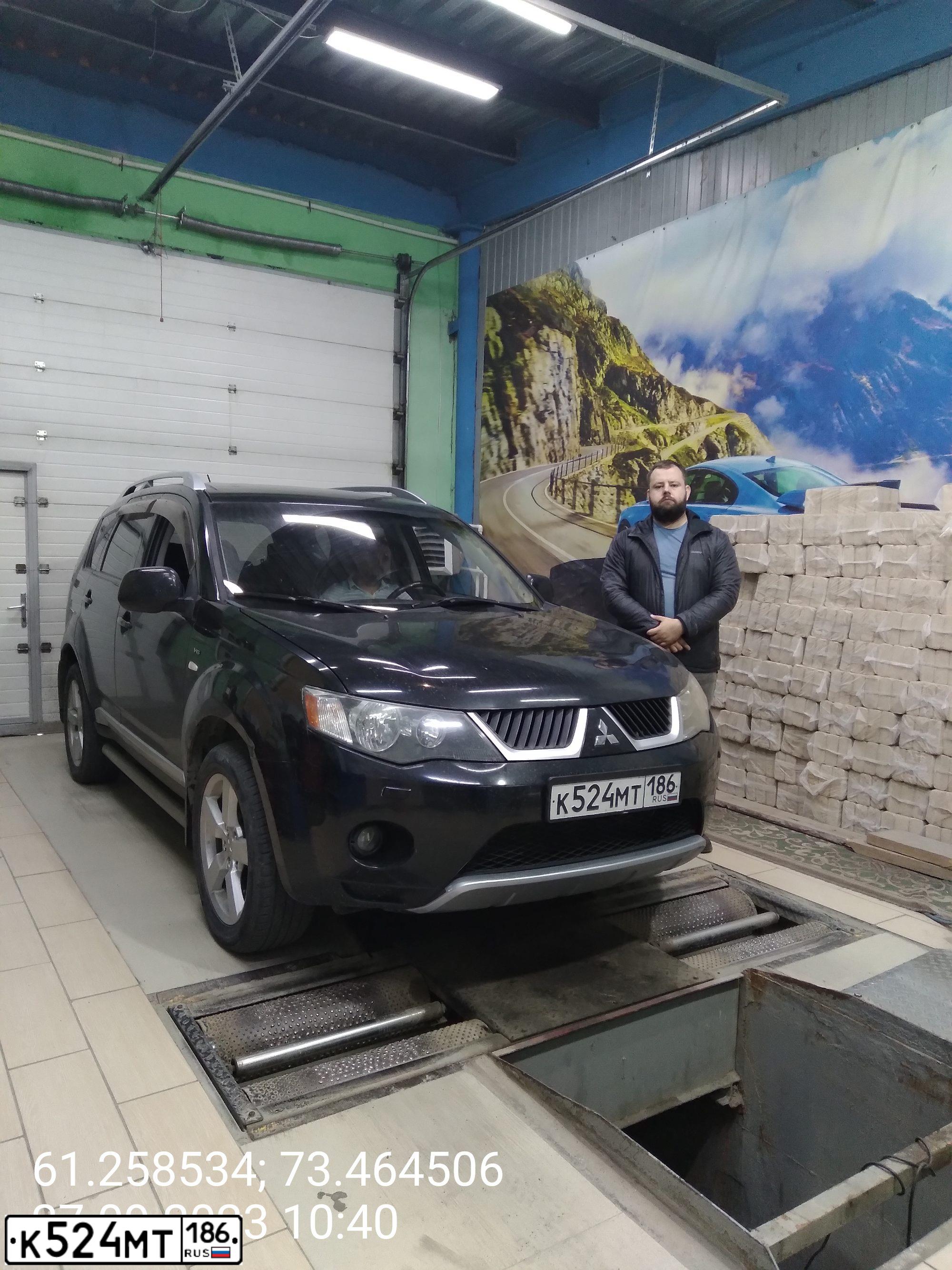 Фото автомобиля MITSUBISHI OUTLANDER, 2007 — госномер С330РВ89. Цвет: ЧЕРНЫЙ