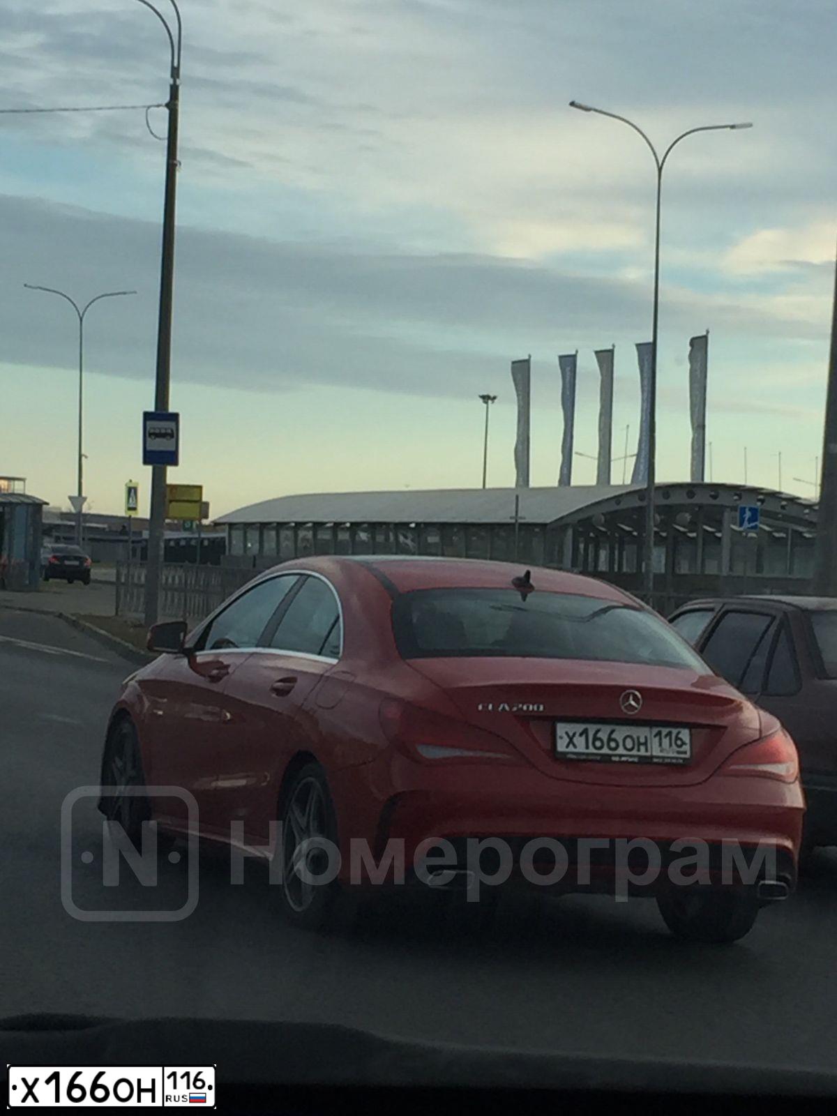 Фото автомобиля MERCEDES CLA-KLASSE, 2016 — госномер Х166ОН116. Цвет: Красный