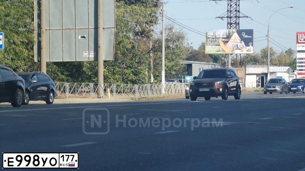 Фото автомобиля SUZUKI JIMNY, 2007 — госномер Е998УО177. Цвет: БЕЖЕВЫЙ
