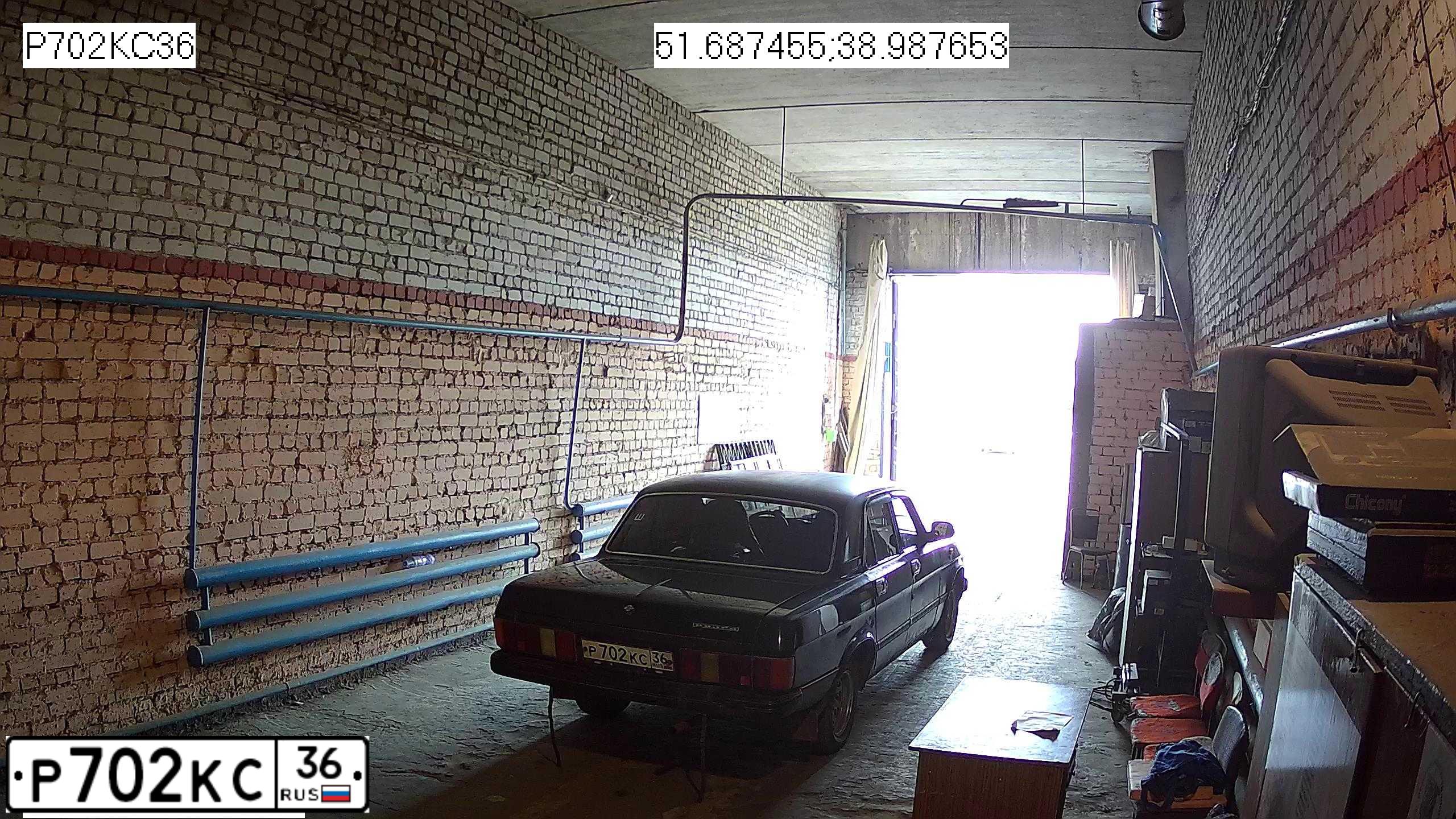 Фото автомобиля GAZ 3102 WOLGA, 1994 — госномер Р702КС36. Цвет: ЧЕРНЫЙ