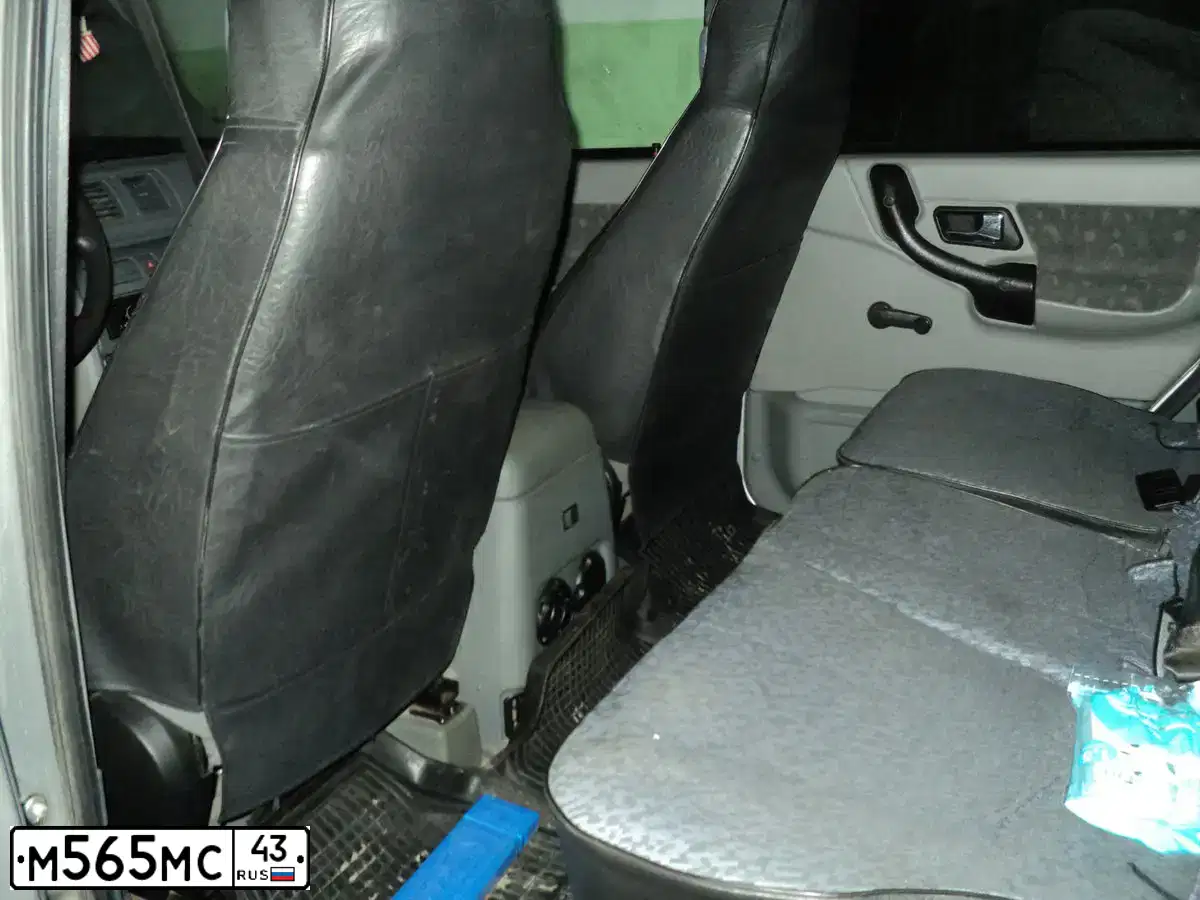 Фото автомобиля UAZ 3163 PATRIOT, 2008 — госномер М565МС43. Цвет: СНЕЖ.КОРОЛЕВА-МЕТАЛЛИК