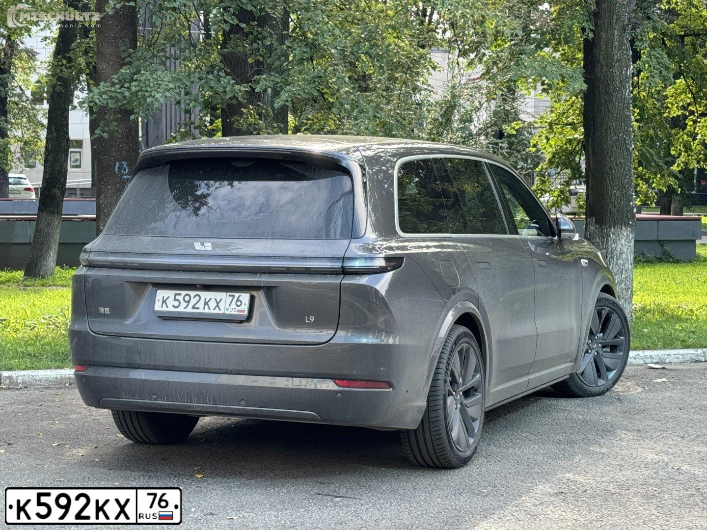 Фото автомобиля LIXIANG L9 ULТRА, 2024 — госномер К592КХ76. Цвет: СЕРЫЙ