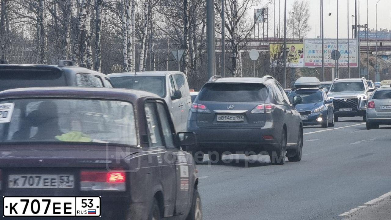 Фото автомобиля LADA 2105, 2006 — госномер Т172ХЕ198. Цвет: ВИШНЕВЫЙ