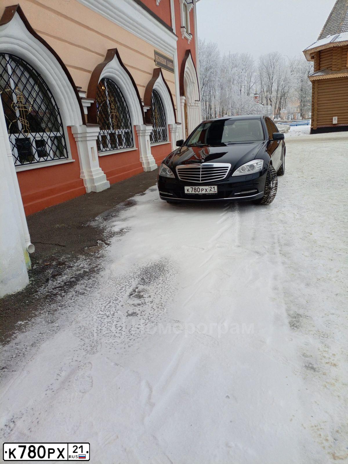 Фото автомобиля MERCEDES S-KLASSE, 2010 — госномер В001ВВ21. Цвет: ЧЕРНЫЙ