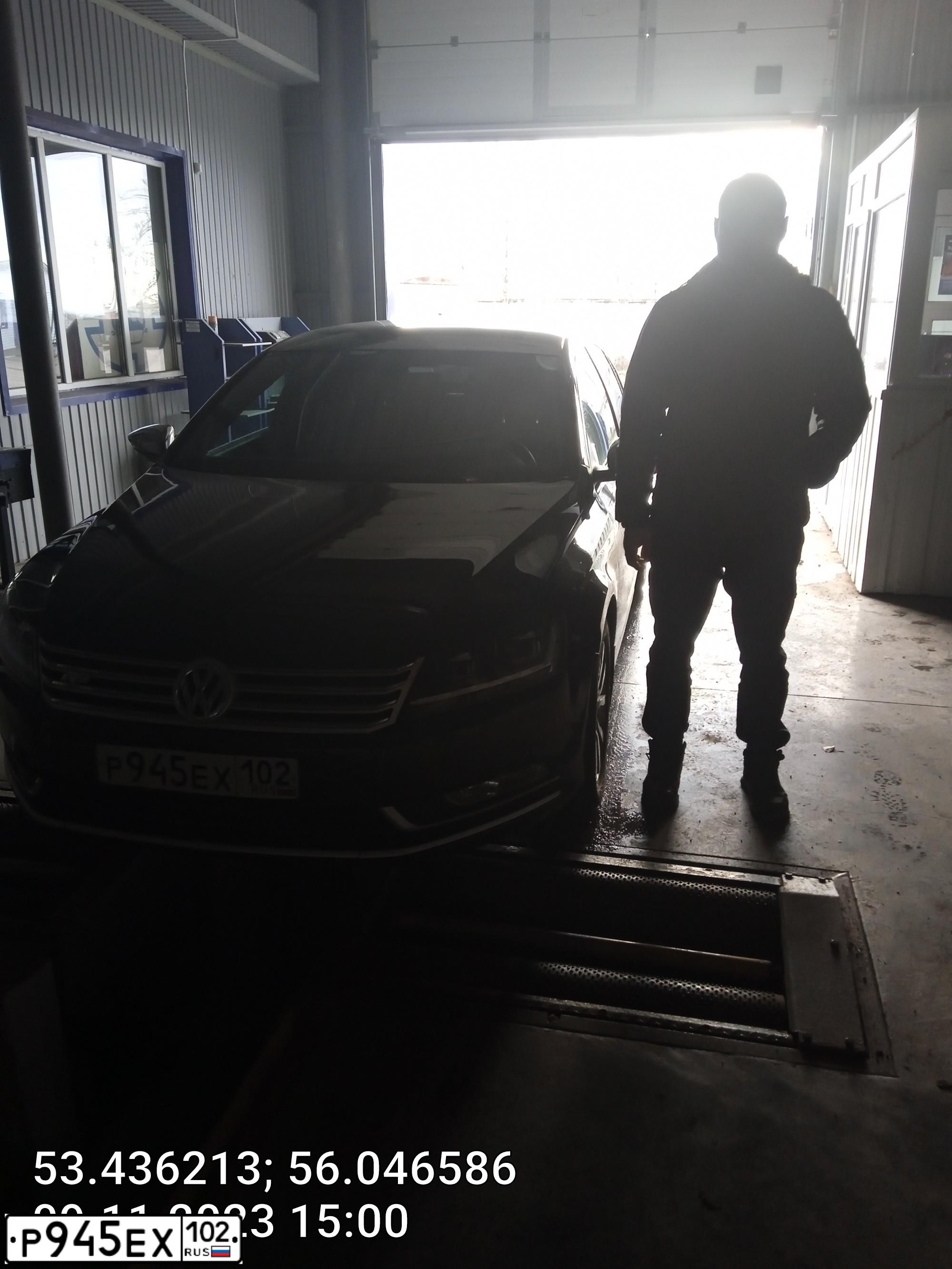 Фото автомобиля VOLKSWAGEN PASSAT, 2011 — госномер М007РР102. Цвет: ЧЕРНО-СЕРЫЙ