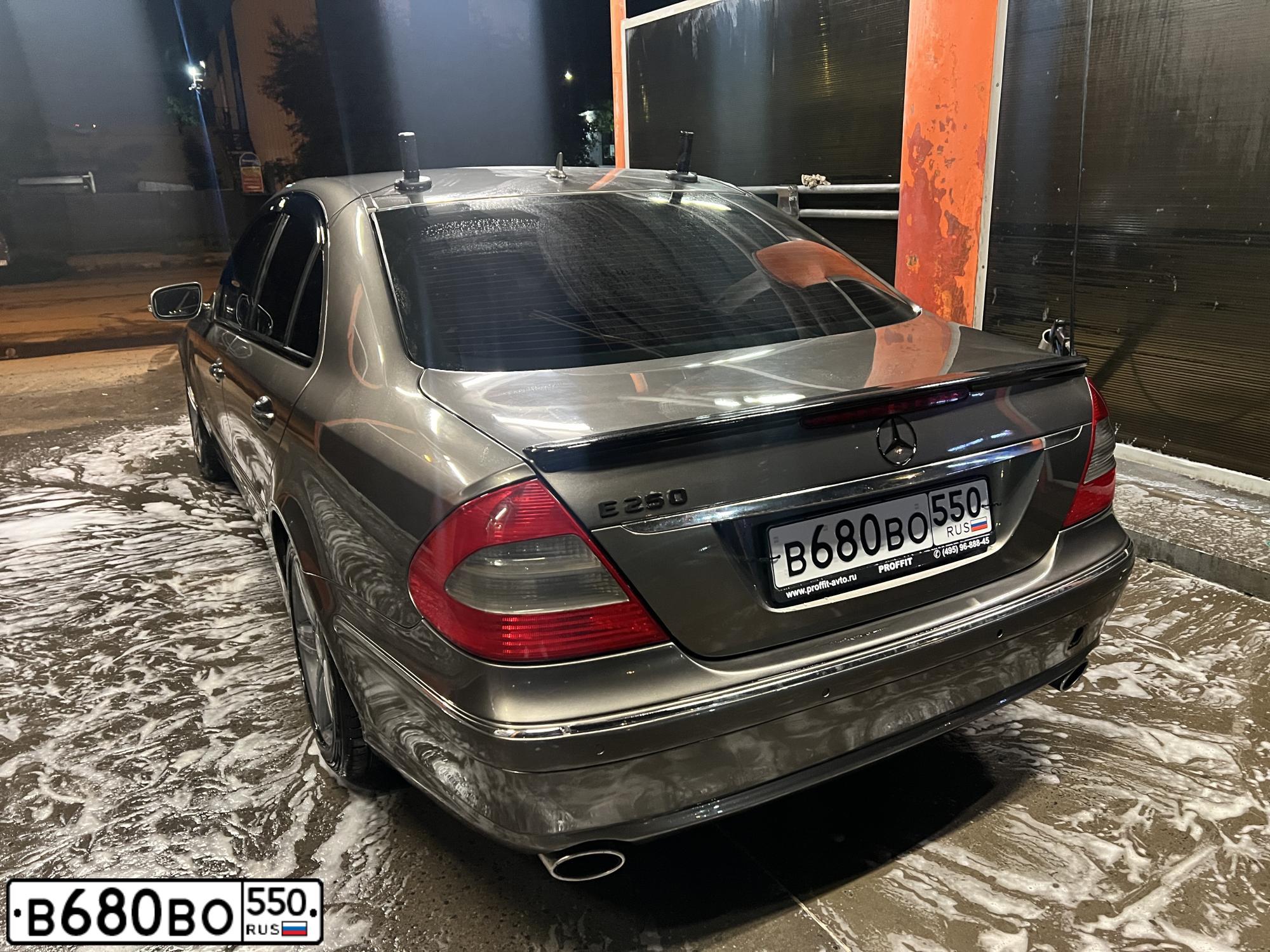 Фото автомобиля MERCEDES E-KLASSE, 2008 — госномер В680ВО550. Цвет: Серый
