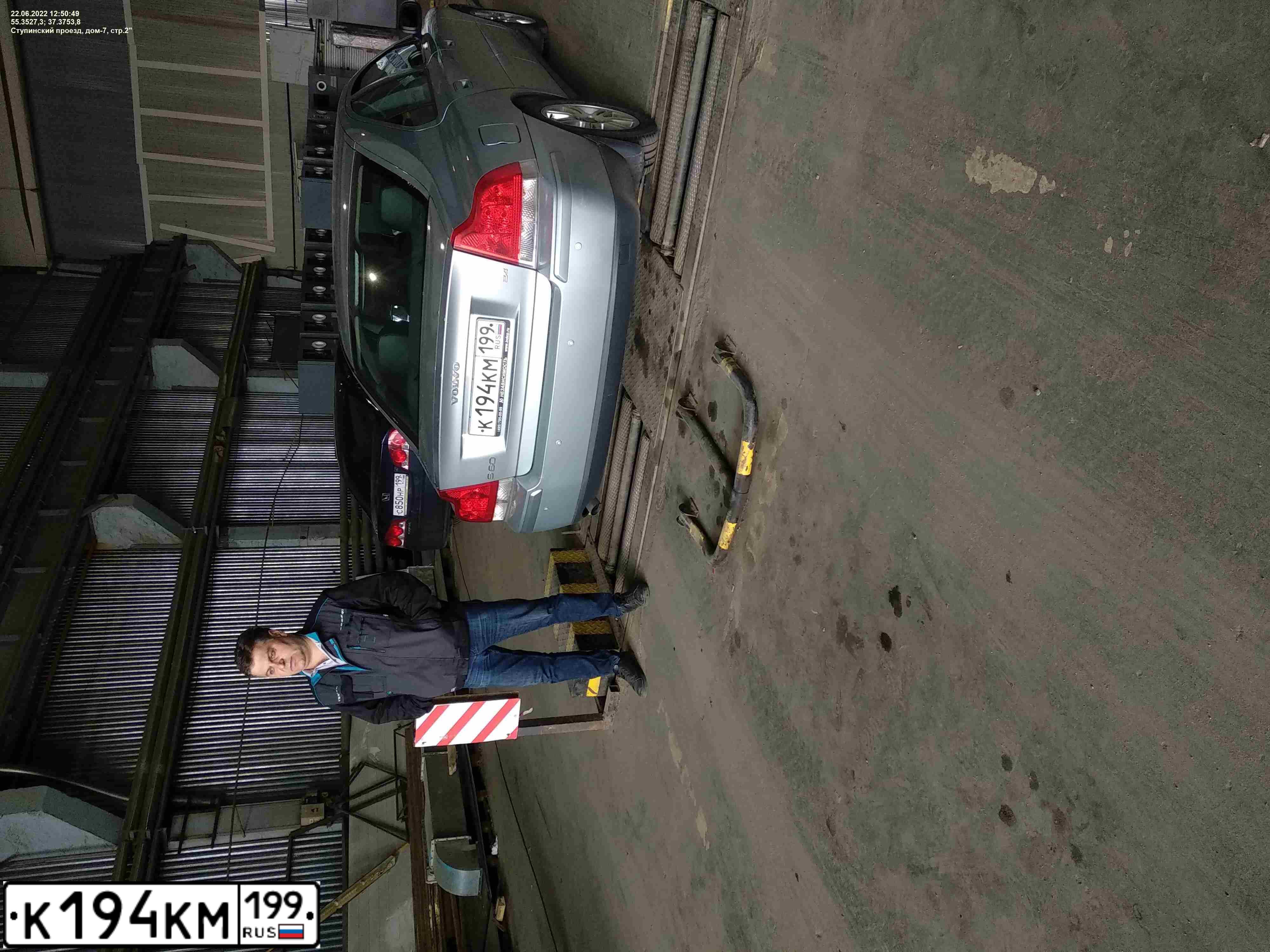Фото автомобиля VOLVO S60, 2008 — госномер К194КМ199. Цвет: Серый