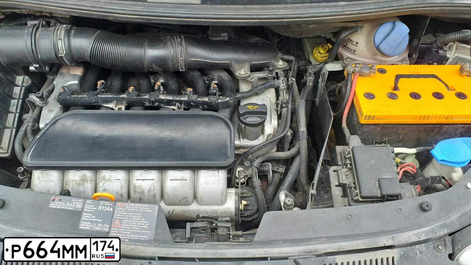 Фото автомобиля VOLKSWAGEN SHARAN, 2003 — госномер С479ВА196. Цвет: Темно-синий