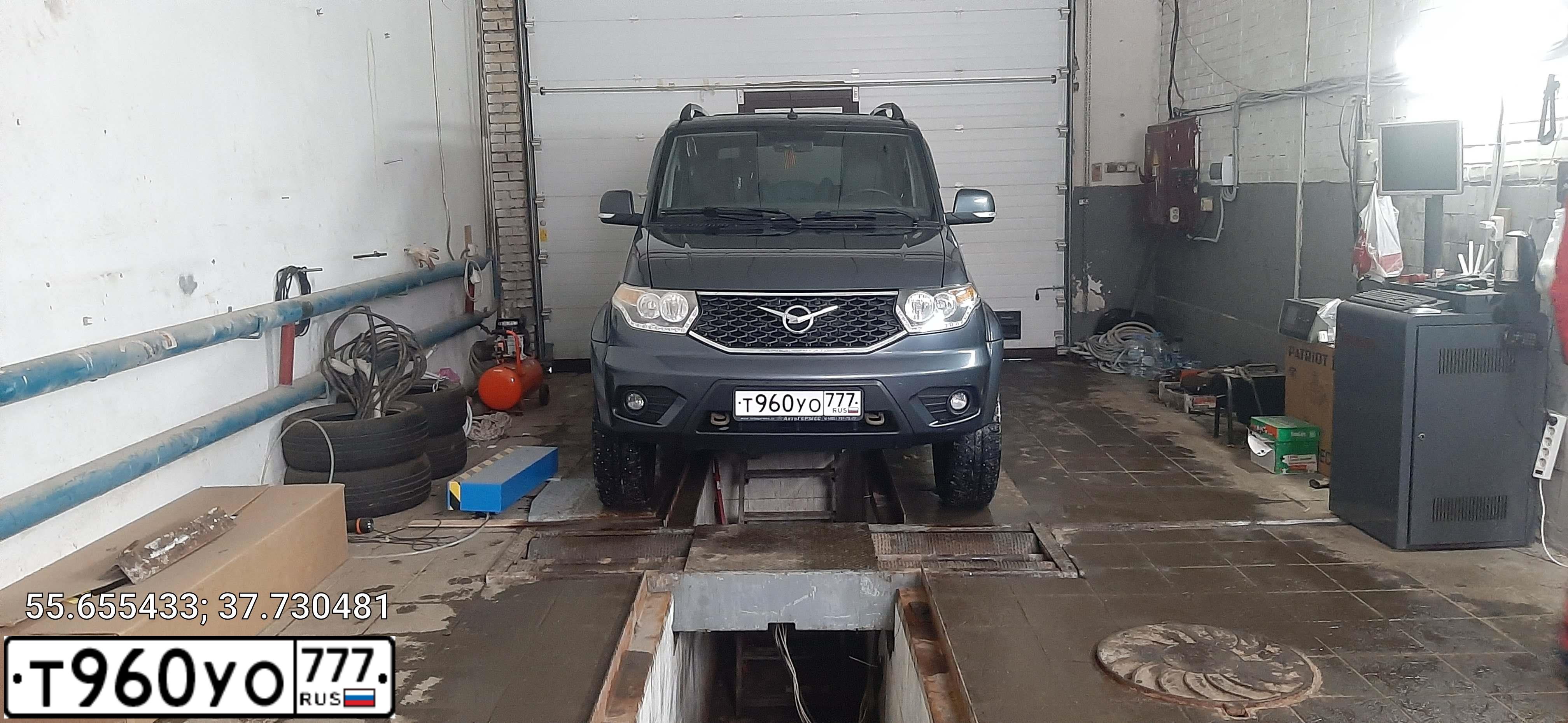 Фото автомобиля UAZ 3163 PATRIOT, 2016 — госномер Т960УО777. Цвет: Темно-серый металлик