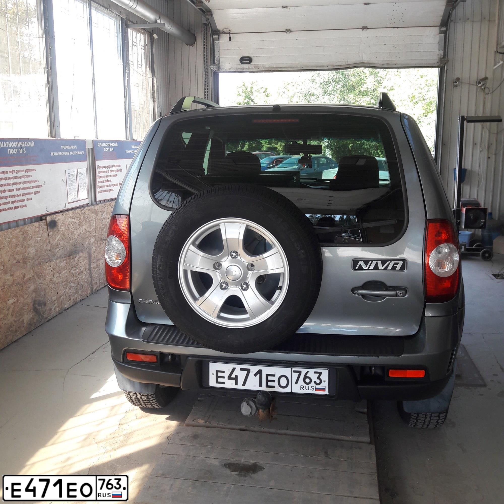 Фото автомобиля SKODA OCTAVIA, 2013 — госномер Е471ЕО763. Цвет: СЕРЫЙ