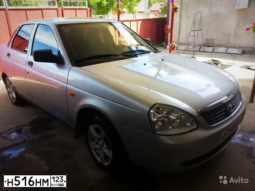 Фото автомобиля LADA 2170 PRIORA, 2011 — госномер Н516НМ123. Цвет: СВЕТЛО-СЕРЕБРИСТЫЙ МЕТАЛЛ