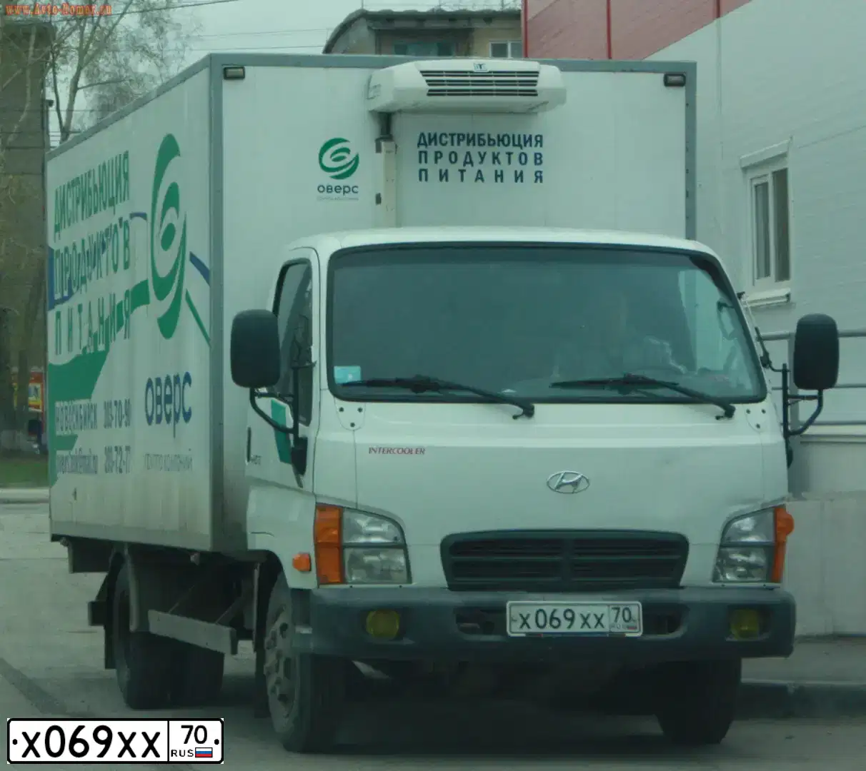 Фото автомобиля HYUNDAI I HD-SERIE, 2005 — госномер В621АН154. Цвет: Белый