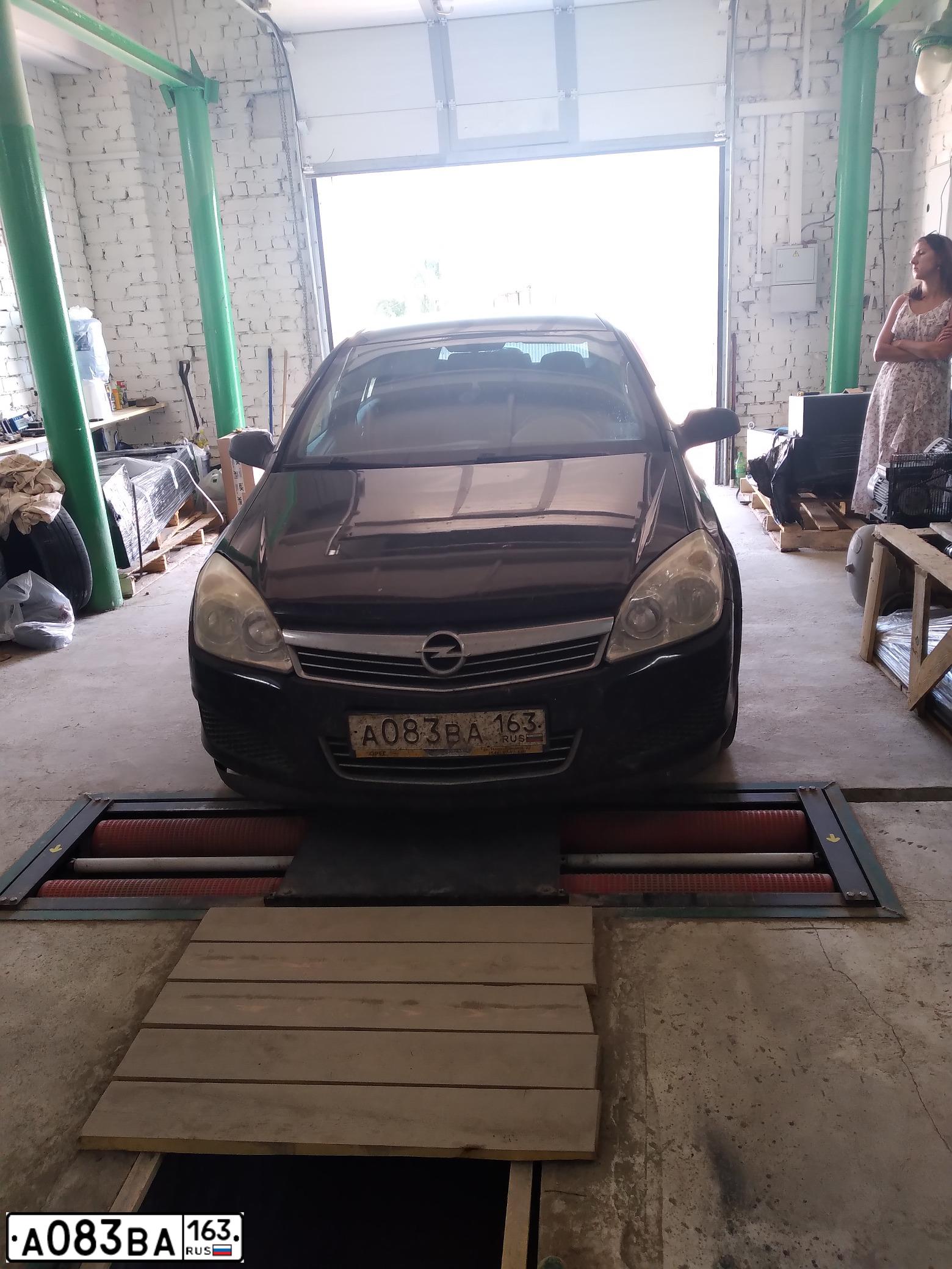 Фото автомобиля OPEL ASTRA, 2008 — госномер А083ВА163. Цвет: ЧЕРНЫЙ