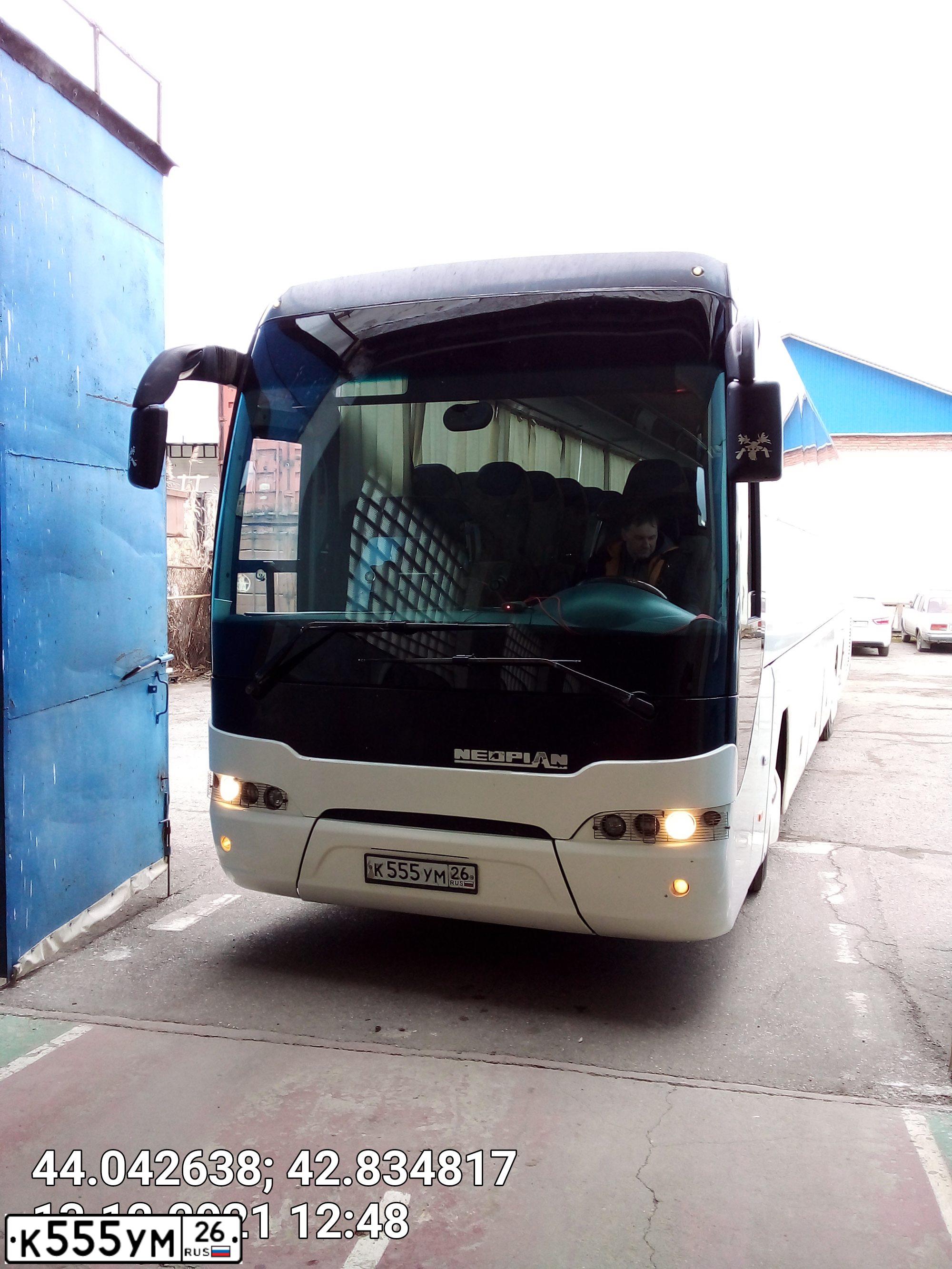 Фото автомобиля НЕОПЛАН TOURLINER LP22, 2010 — госномер Н205УО126. Цвет: Белый