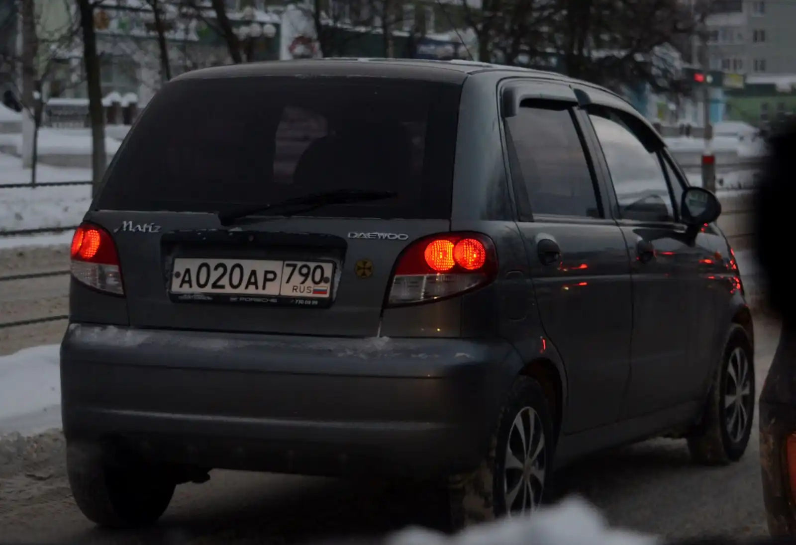 Фото автомобиля DAEWOO MATIZ, 2013 — госномер Р425ХА33. Цвет: СЕРЫЙ ТЕМНЫЙ